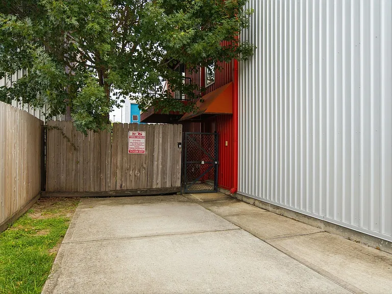 2934 Commerce St — Photo 9