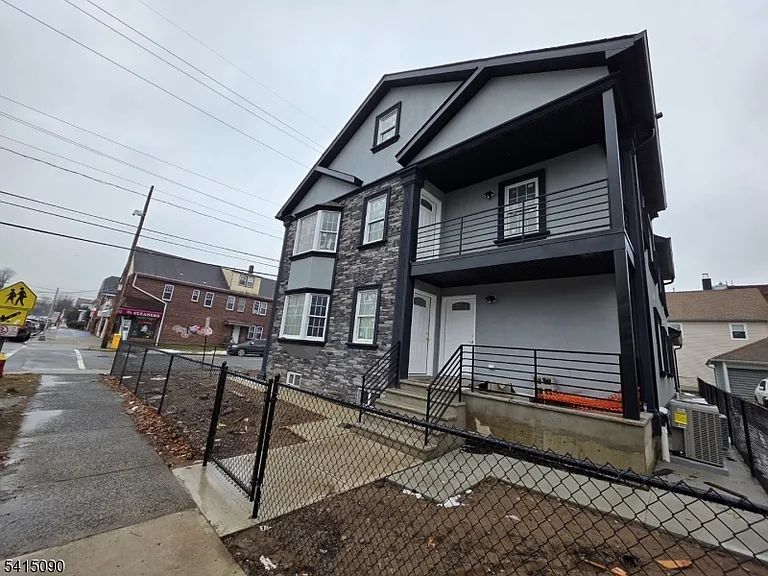 260 Trenton Ave — Photo 25