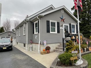 23 Pacific St, Edison, NJ 08817
