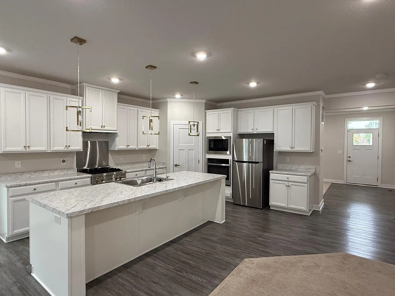 5 bed, 3010 sqft, $3,800 — Photo 3