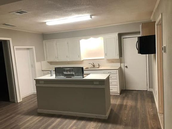 4th image of 2931 S College Blvd