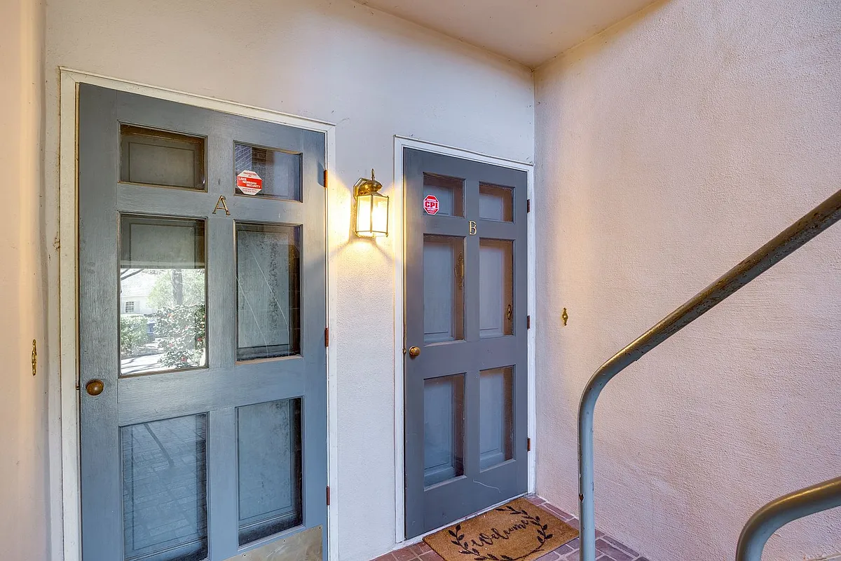 Building Photo - 2220 Roswell Ave #B