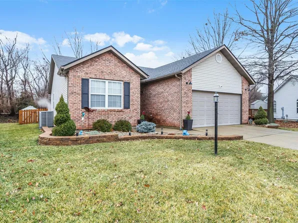 31 Charles Dr, Glen Carbon, IL 62034