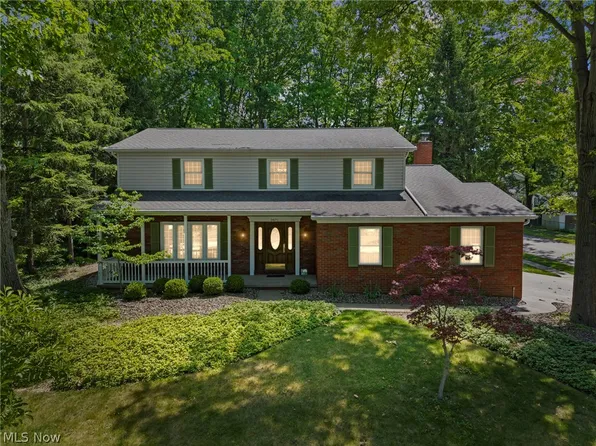 3871 Greentree Rd, Stow, OH 44224