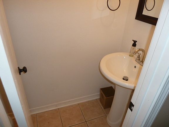 5th image of 224 Settlers Park Dr