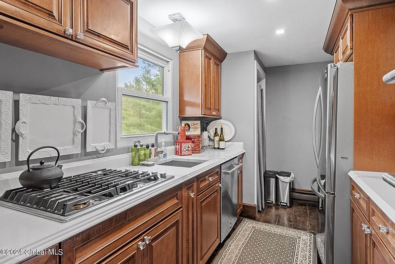 5th image of 370 Manor Rock Road