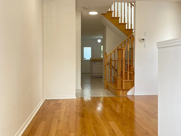 39 Levellands Cres — Photo 3