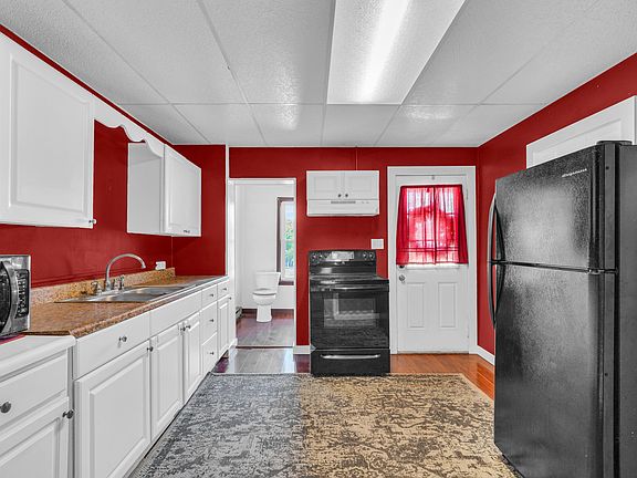 3rd image of 1004 Woodland Rd