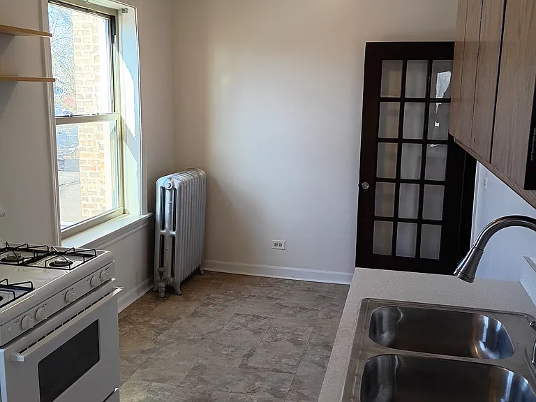 kitchen area has space for dining