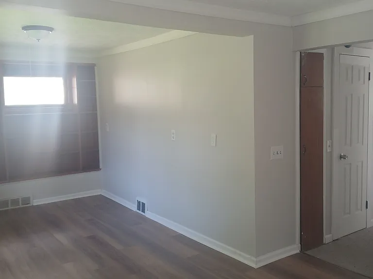118 Avis St — Photo 4
