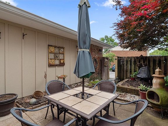 3rd image of 821 Amolac Dr Unit C