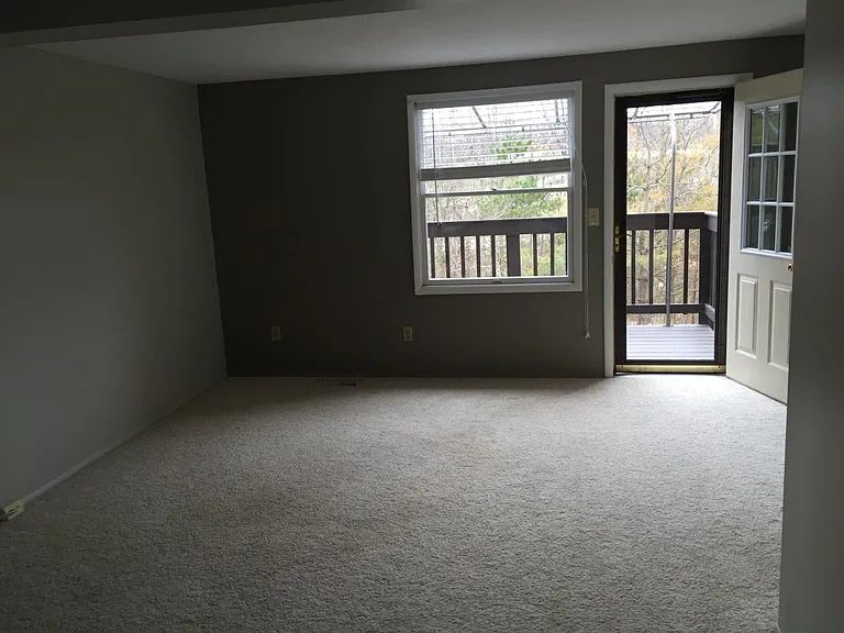 348 Scott Ln — Photo 2