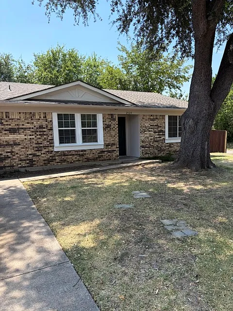 3 bed, 1414 sqft, $2,000 — Photo 2