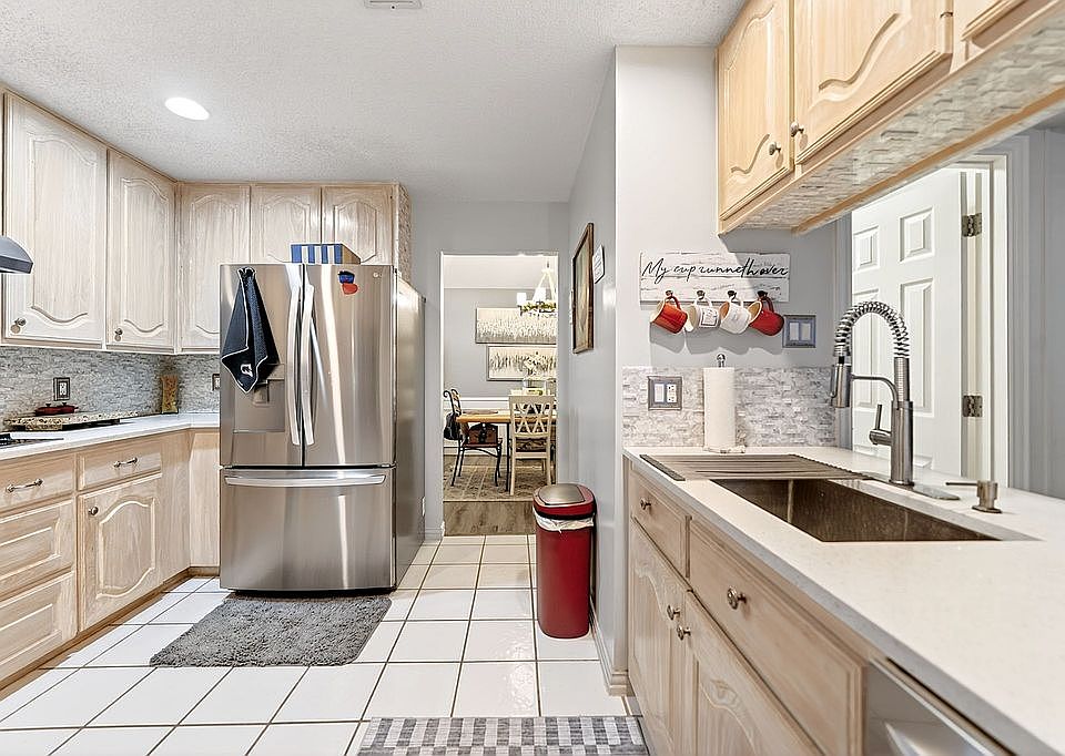 1st image of 104 Easterner Pl