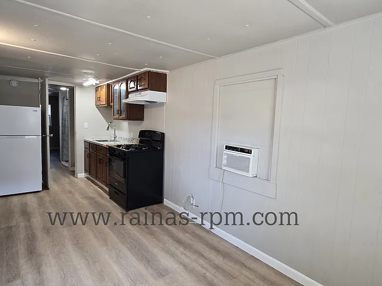 300 E 43rd St — Photo 3