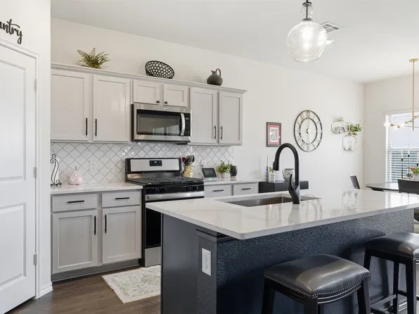 1102 Emerald Gate Dr, Princeton, TX 75407
