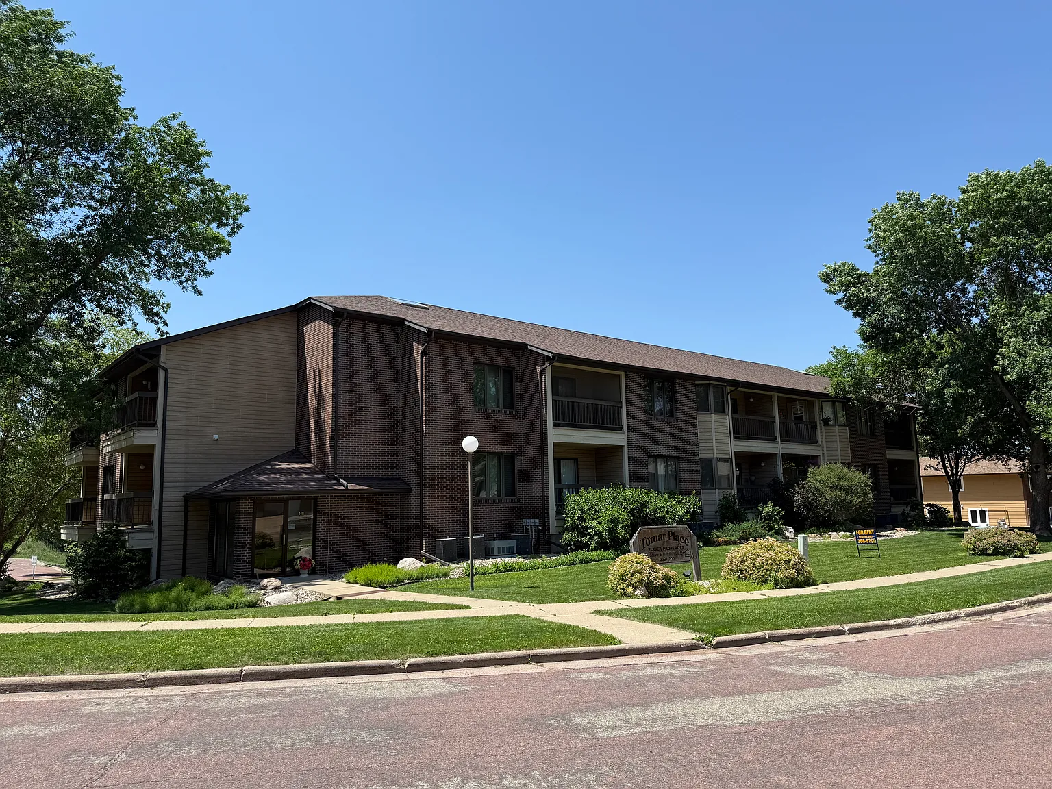 2 bed, 1000 sqft, $1,100 — Photo 1