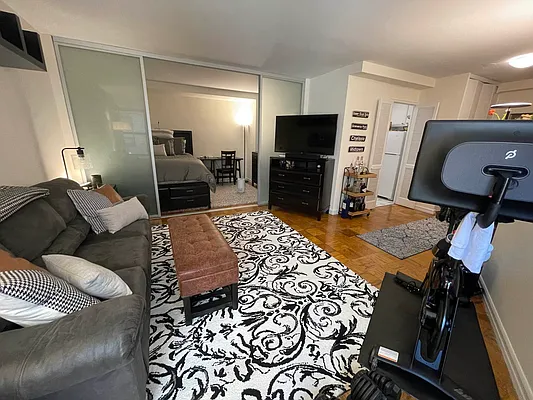 Rented by Olympia House Delaware LP | media 48