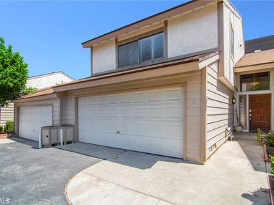 18319 Collins St APT 3, Tarzana, CA, 91356