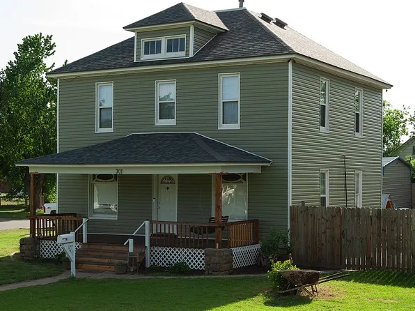 301 N Wikoff Ave, Watonga, OK 73772