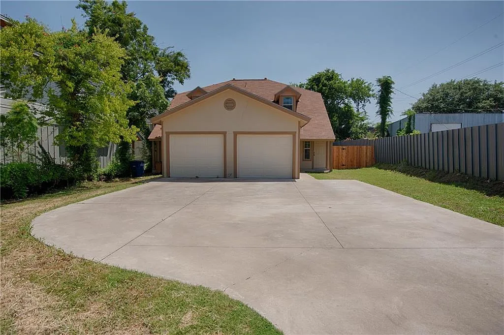 3 bed, 2.5 bath, 1220 sqft, $2,395 — Photo 1