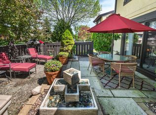 5262 Somerset Ln S #104, Greenfield, WI 53221