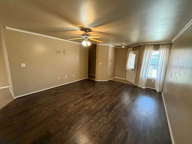 502 N Clinton Ave — Photo 3