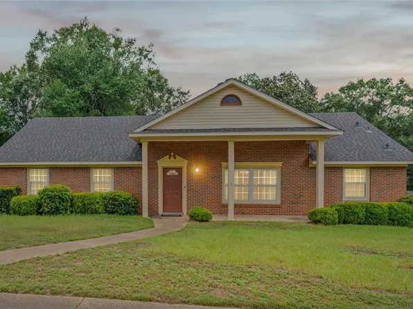6204 Parkwood Dr, Mobile, AL 36608