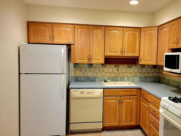 5th image of 350 Brainerd Ave APT 7A