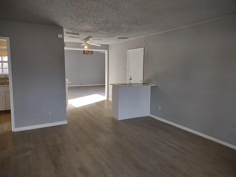 1834 E 1st Pl — Photo 3