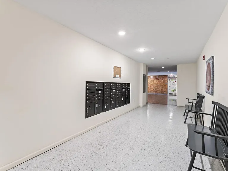309 S White Ave — Photo 24
