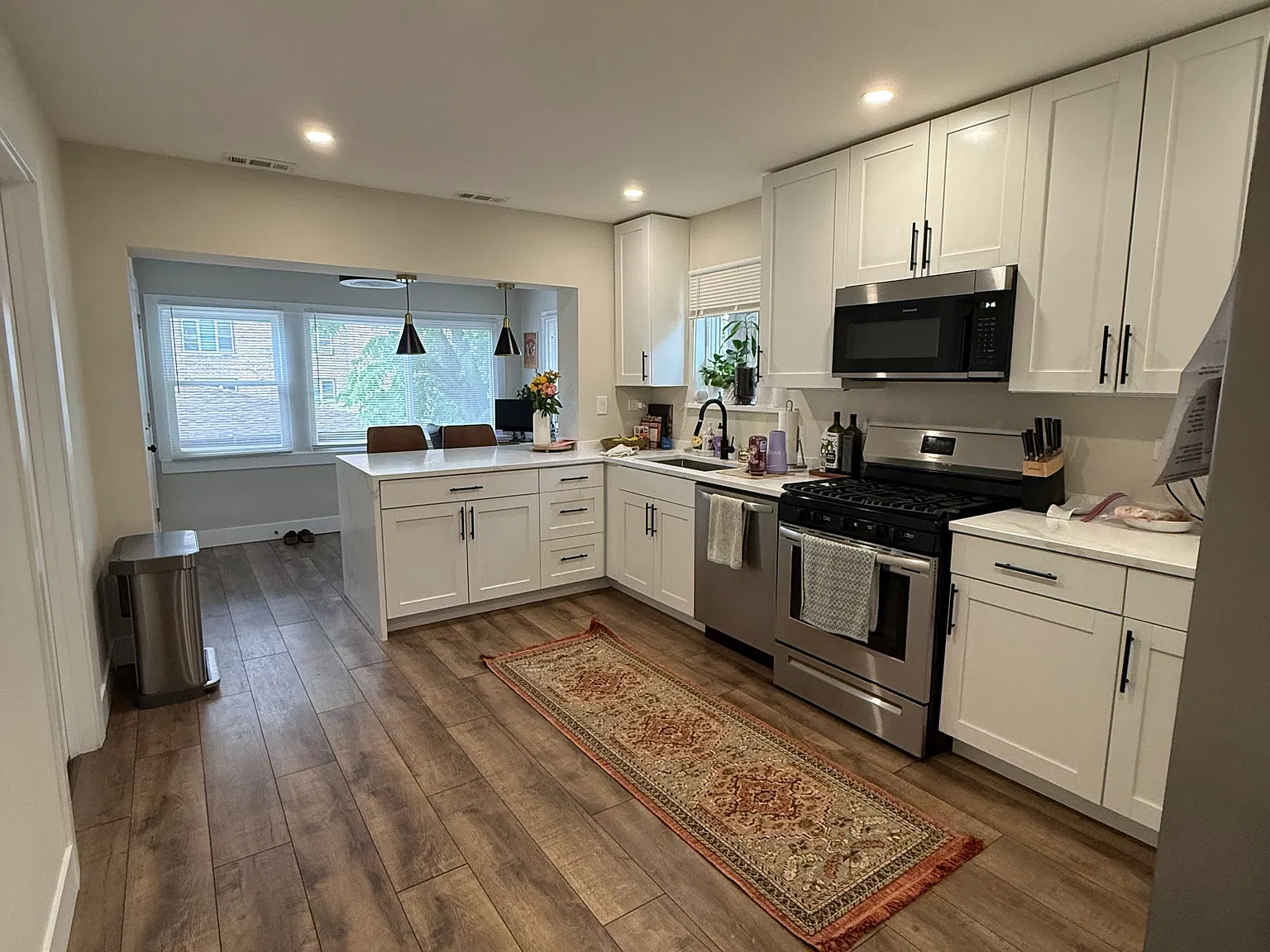 3 bed, 1.5 bath, 1600 sqft, $2,500 — Photo 3