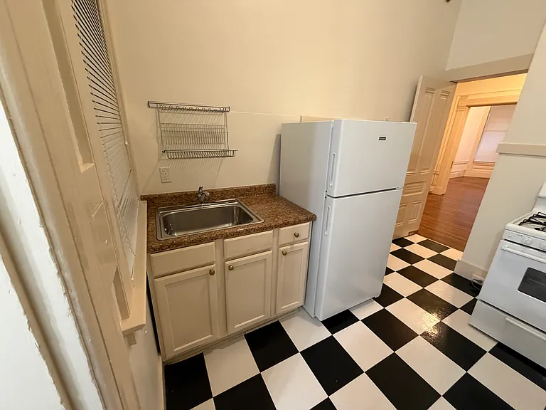 3131 Washington St #1 — Photo 5