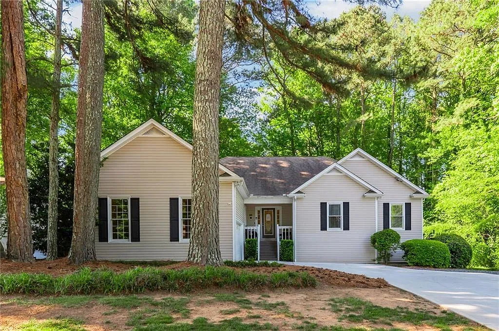 4 bed, 3.0 bath, 2770 sqft, $2,900 — Photo 2