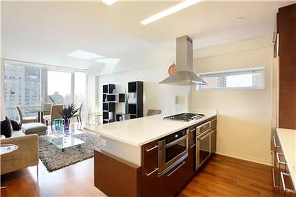 Sold by Warburg | media 16