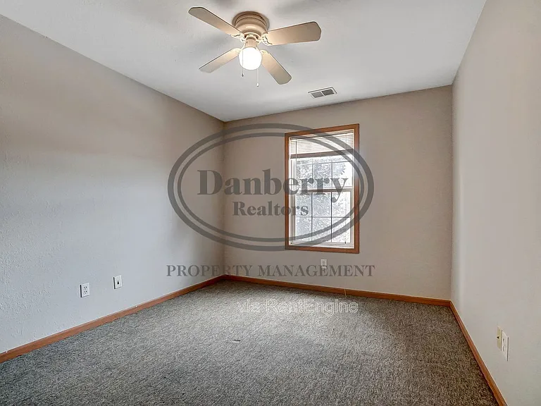 1115 N Byrne Rd — Photo 20