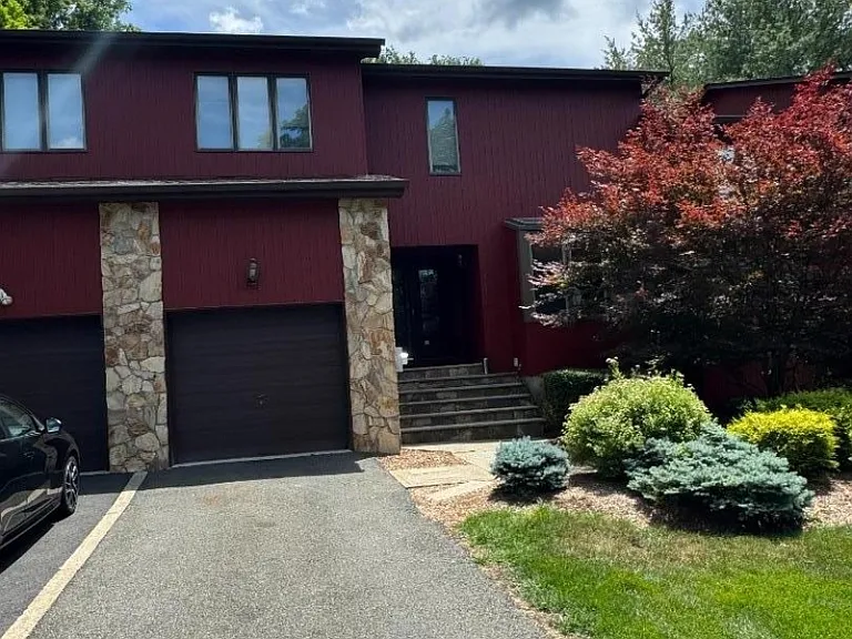 244 Butternut Dr — Photo 2