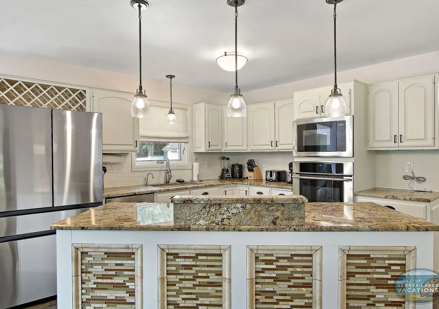 Lake Geneva Retreat with Heated Saltwater Pool Available for Monthly & Mid-Term Rentals — Photo 4