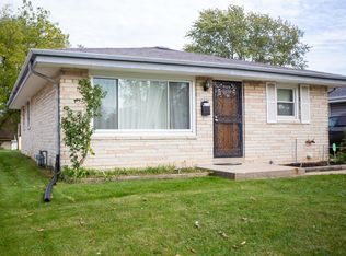 5656 N 86th Pl, Milwaukee, WI 53225