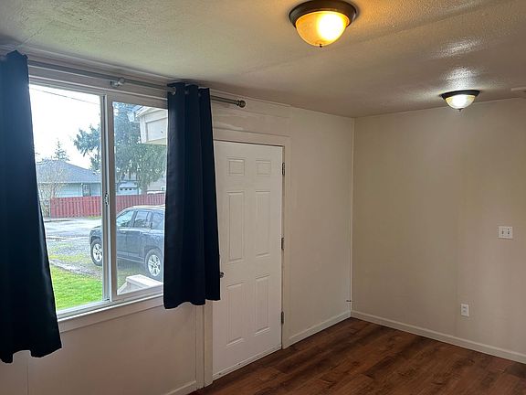 2nd image of 915-917 SE 155th Ave #915