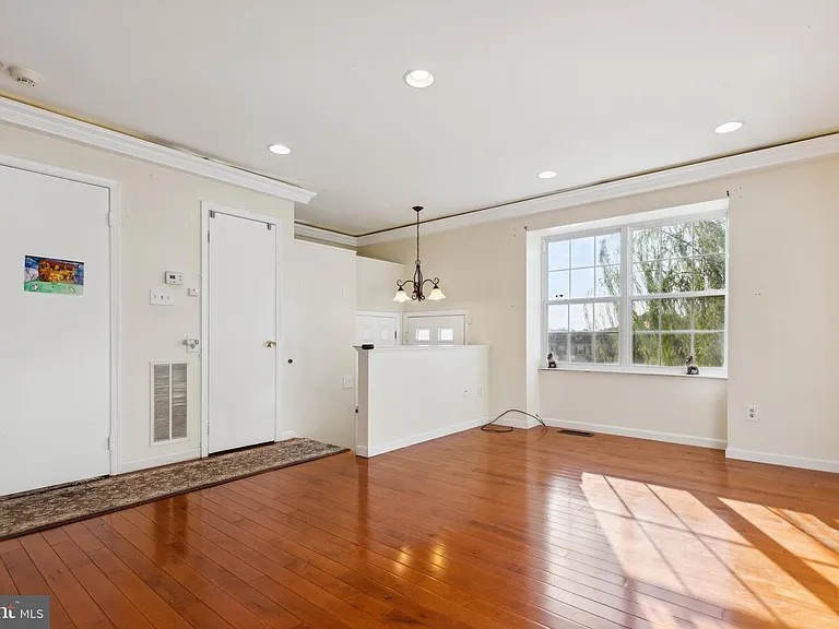 1984 Winslow Ct — Photo 3