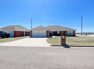 1800 Cougar Cir, Altus, OK 73521