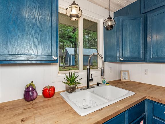 4th image of 1378 Bluebird Ln