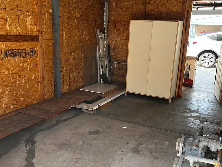 2433 Earle Ave — Photo 10