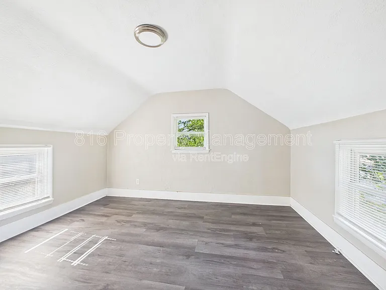525 Splitlog Ave #R — Photo 11