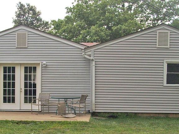 3rd image of 4920 Botsford Dr