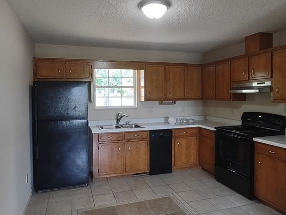 2nd image of 253 Hunt Hollow Dr