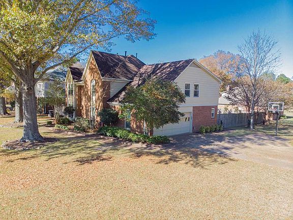 2nd image of 9196 Sycamore Creek Cv