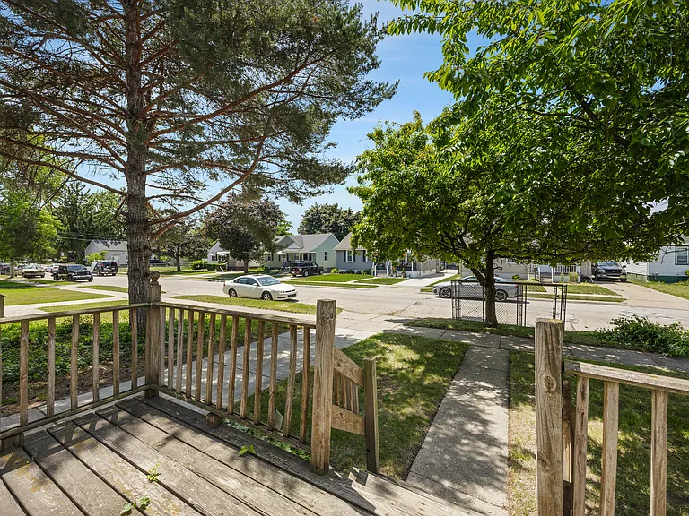 26080 Blumfield St — Photo 27
