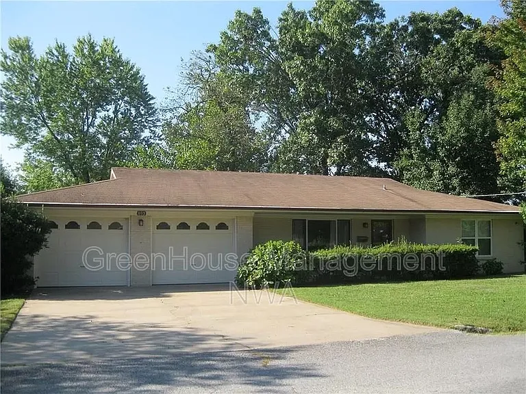 805 Carson Dr — Photo 1